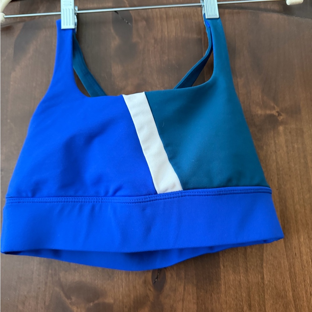 2 bundled DYI Blue Colorblock Sports Bra with White & Orange Accents & leggings